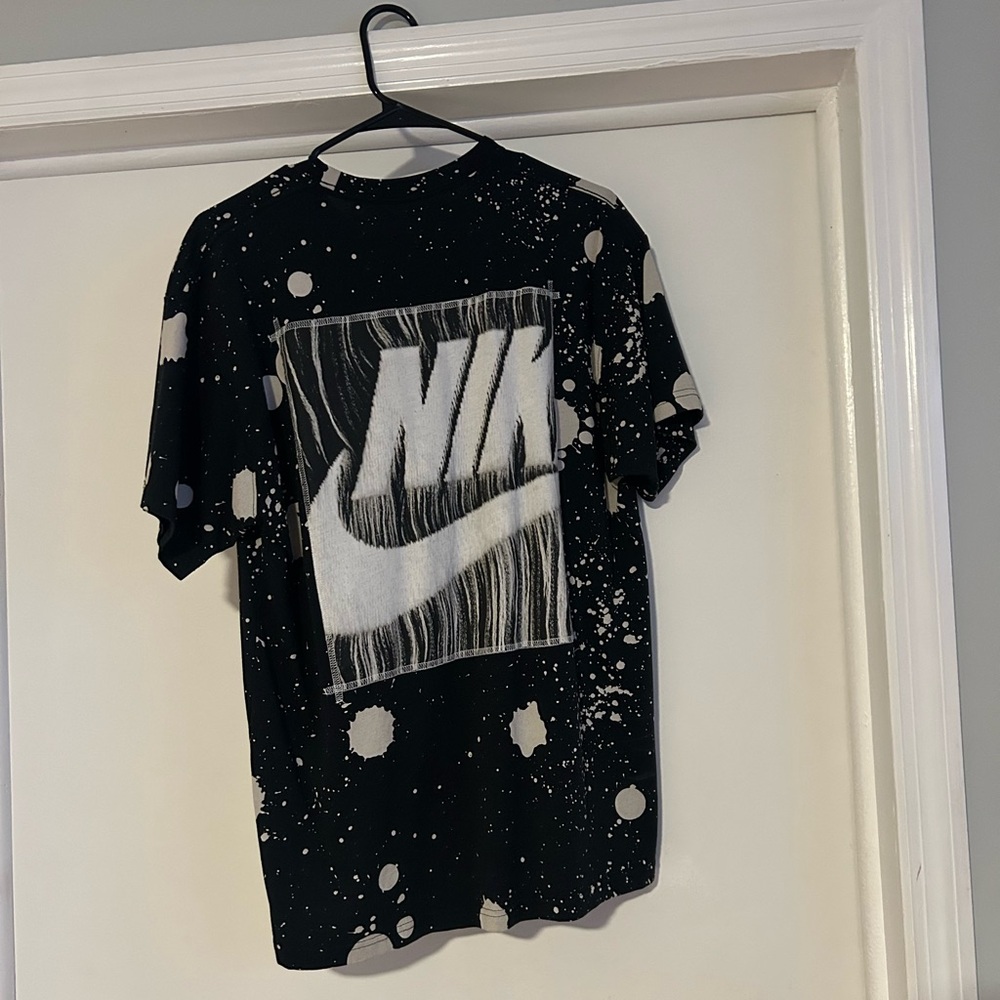 🔥🔥 Nike Black Tee with White Splatter Design
